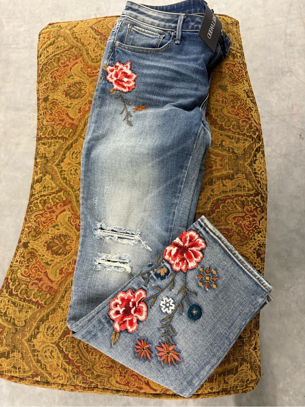 DRIFTWOOD - Audrey 29/31
Women’s Embroidered Blue Floral Jeans